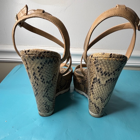 Nine West Tan Leather Snakeskin Wedge Sandals Size 7.5 - Picture 5 of 13